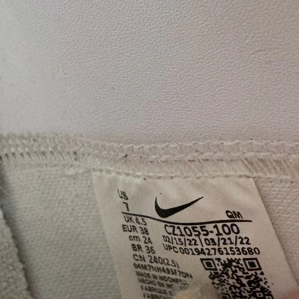 Nike White Blazer Mid 77‎ Sneakers Size 7